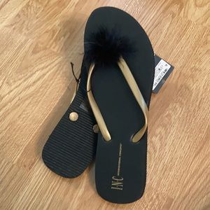 International Concepts black furry thong sandals